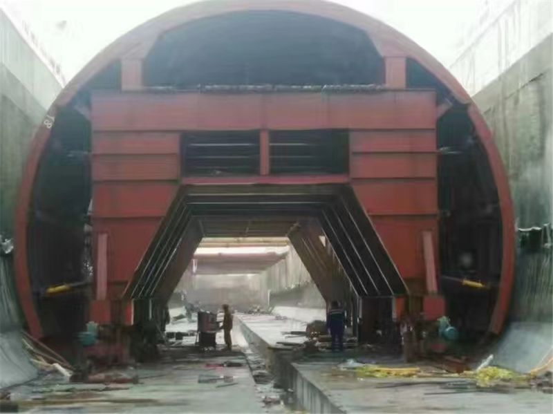 什么是冷彎機？